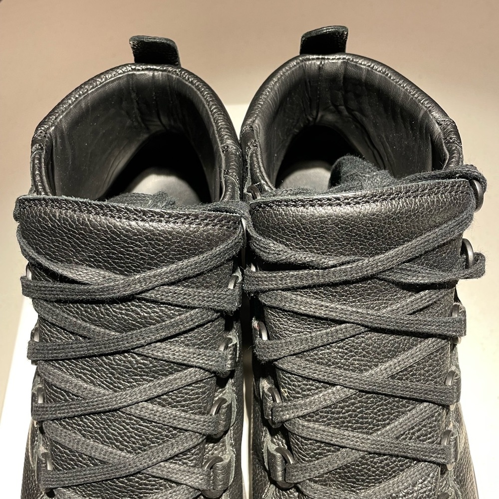 Balenciaga. Size 40 mens. All black